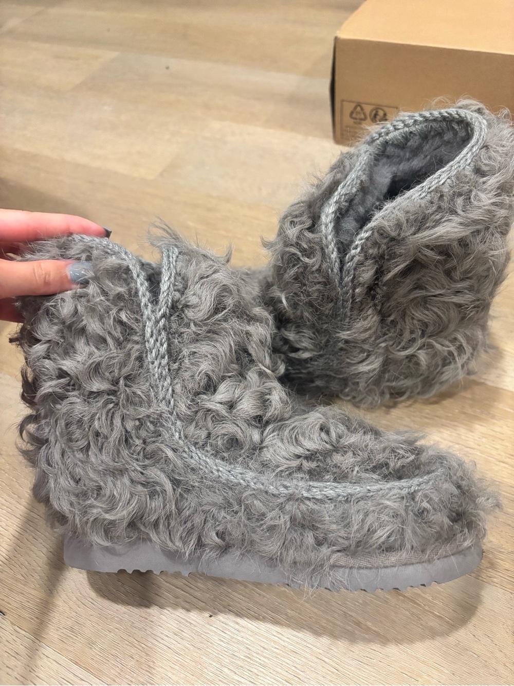 Mou Grey Curly Faux-Fur Women's Slippers